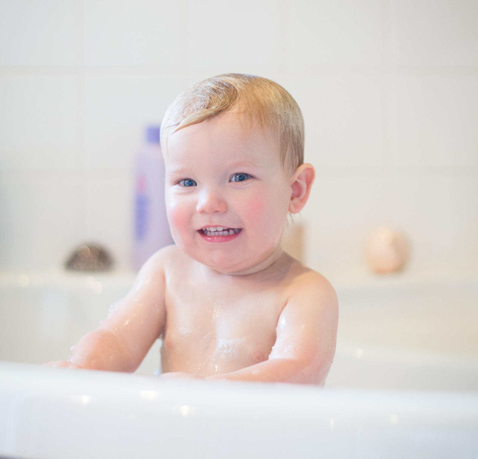 Small child in bath during cosy at-home family session